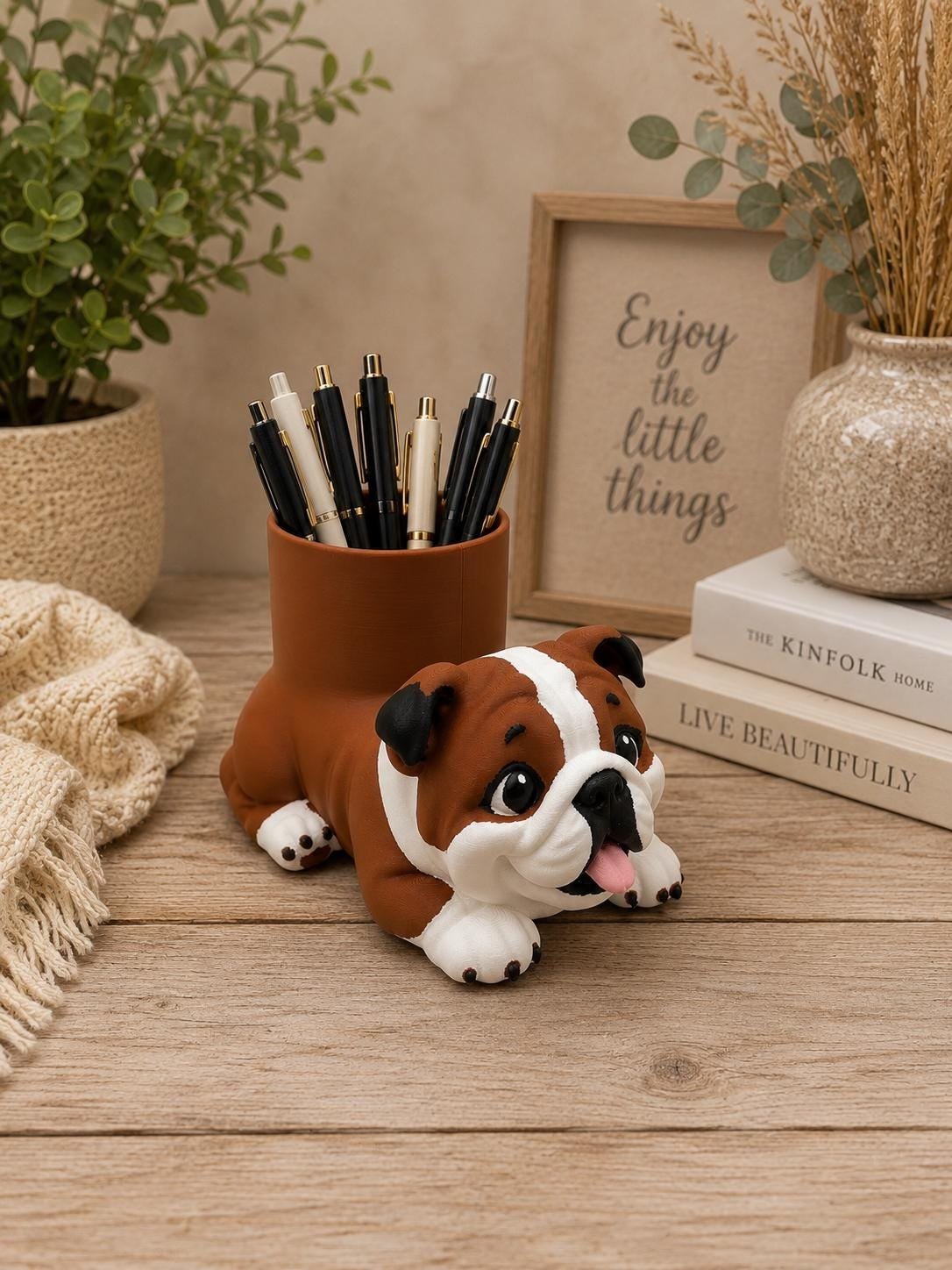 Bulldog Pen Holder shown from another angle